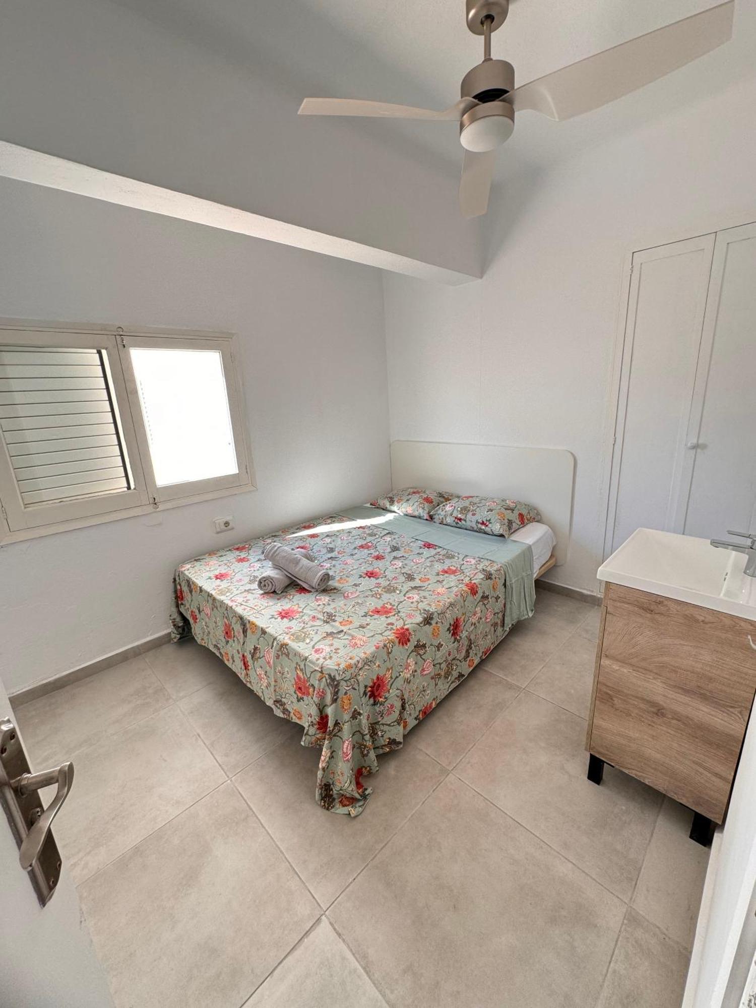 Hostal Cisne Hotel Sant Antoni de Portmany Exterior foto